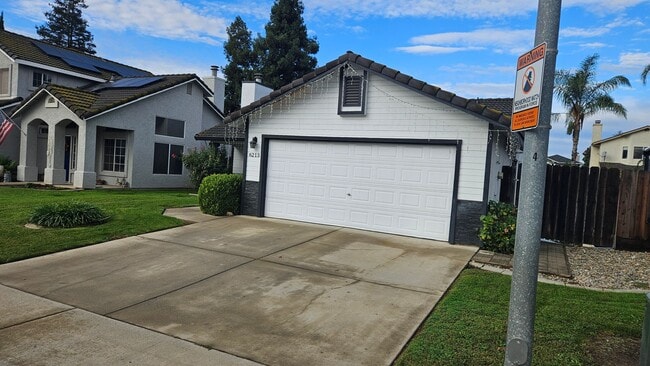 6213 Jaguar Ct in Riverbank, CA - Building Photo - Building Photo