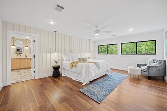 7518 Stonecliff Dr in Austin, TX - Foto de edificio - Building Photo