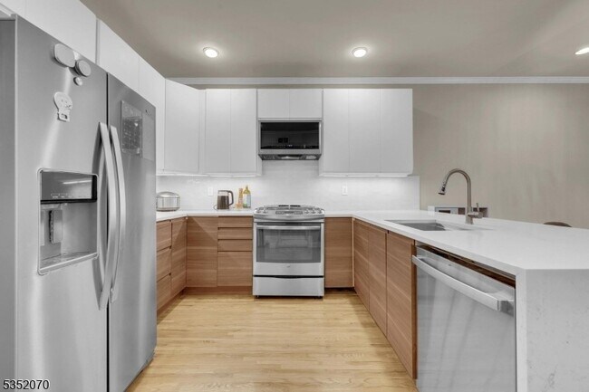 81 Jefferson St in Hoboken, NJ - Building Photo - Building Photo