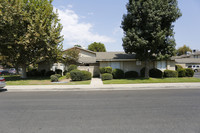 6200 Spice Way in Bakersfield, CA - Foto de edificio - Building Photo