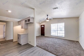 9912 Hustead St in Dallas, TX - Building Photo - Building Photo