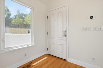 531 Upland Rd in Redwood City, CA - Building Photo - Building Photo