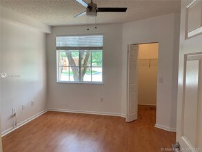 8070 N Nob Hill Rd-Unit -101 in Tamarac, FL - Building Photo - Building Photo