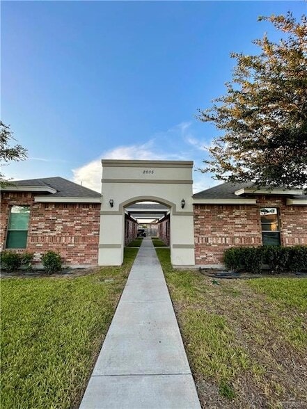 2605 E Franklin Ave, Unit 1 in Alton, TX - Building Photo - Building Photo