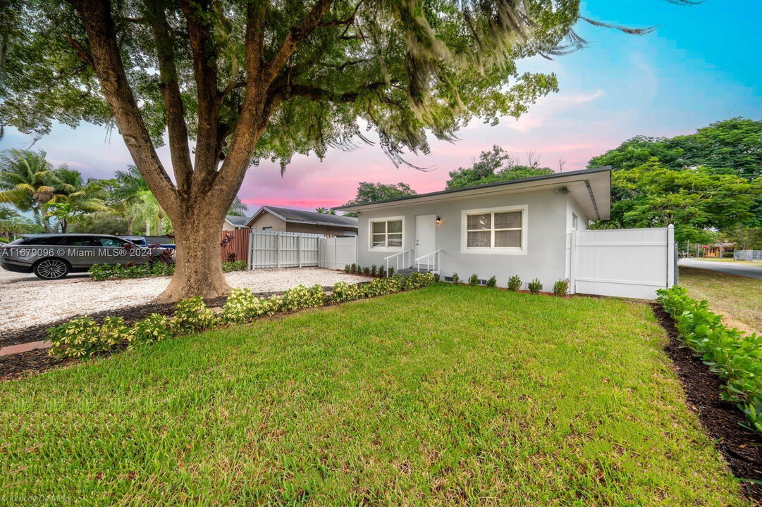 1100 NW 7th Ave in Fort Lauderdale, FL - Building Photo