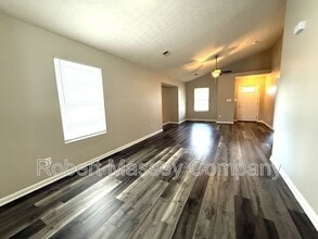 7042 Shanty Creek Dr in Louisville, KY - Foto de edificio - Building Photo