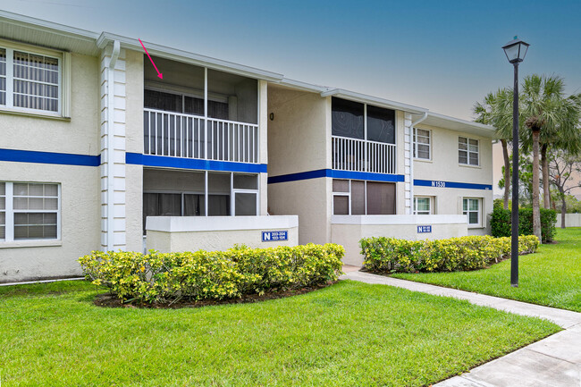 1530 SE Royal Green Cir in Port St. Lucie, FL - Building Photo - Building Photo