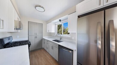 4609 Guemes View in Anacortes, WA - Building Photo - Building Photo