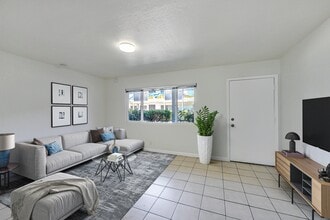 2554 E 16th Street in Oakland, CA - Building Photo - Building Photo