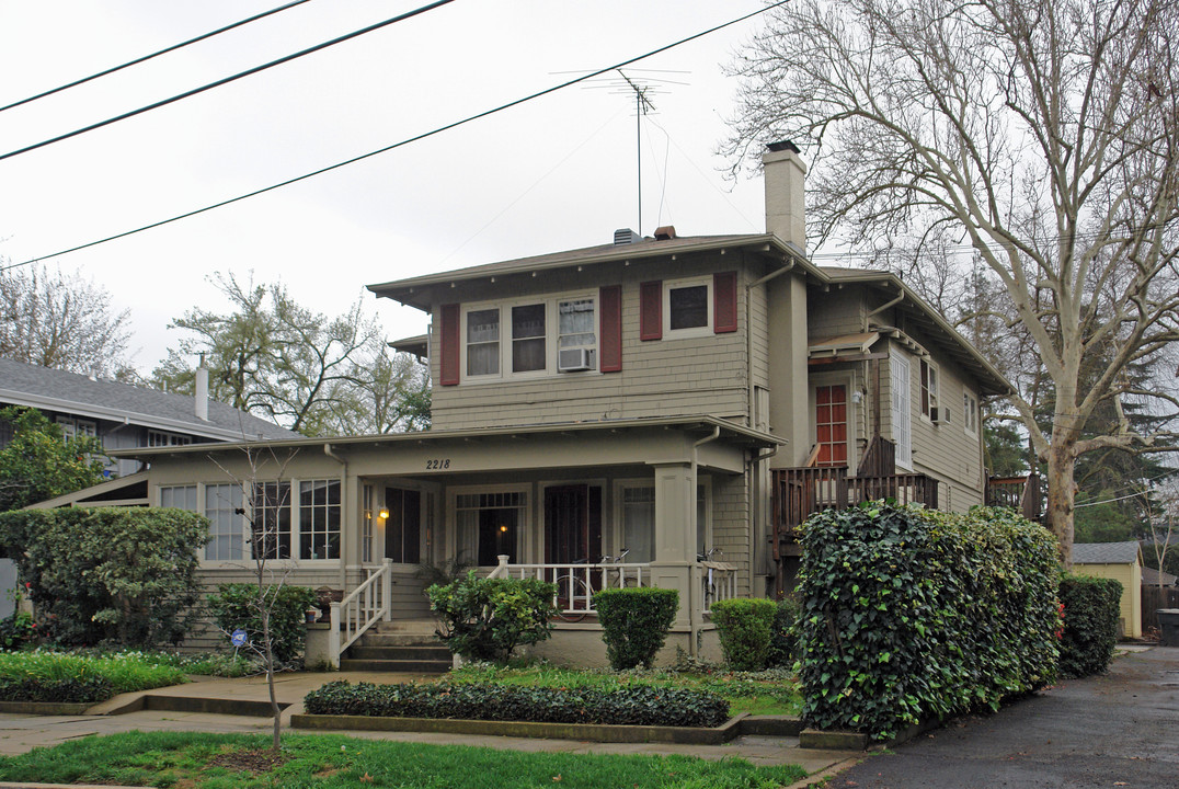 2218 4th Ave in Sacramento, CA - Foto de edificio