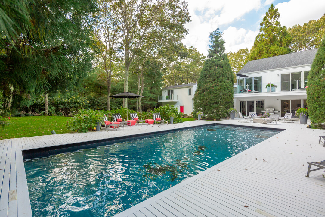 2 Cobblers Ct in East Hampton, NY - Building Photo