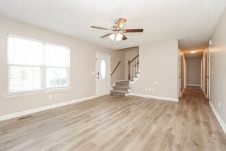 1106 Gardendale Dr in Murfreesboro, TN - Foto de edificio - Building Photo