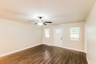 1214 Mill Creek Rd in Warrior, AL - Foto de edificio - Building Photo