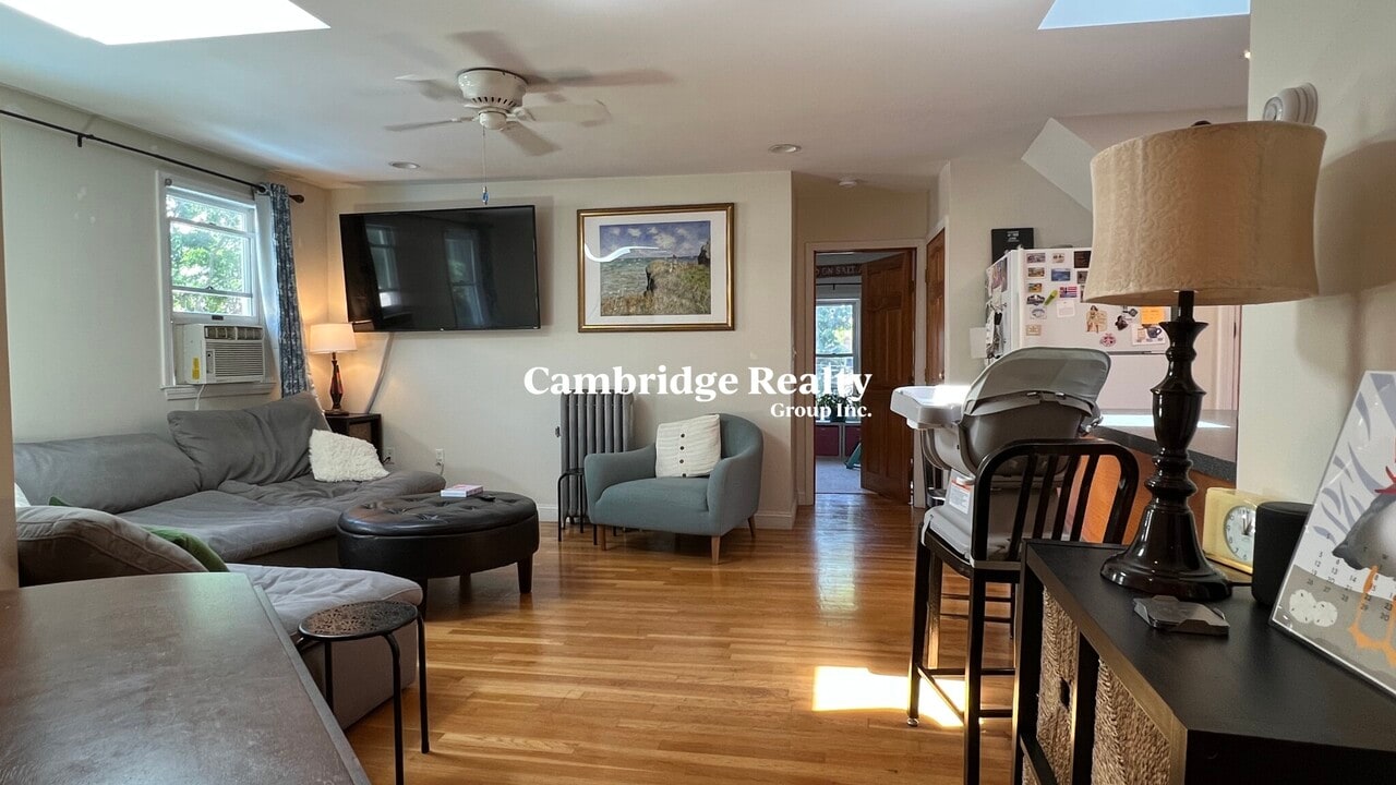 26 Burnham St, Unit 3 in Somerville, MA - Building Photo