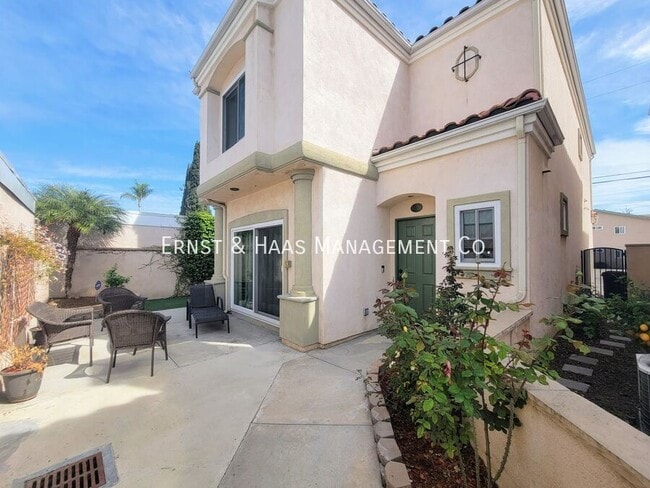 6119 Christine Ln in Lakewood, CA - Foto de edificio - Building Photo