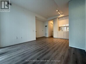 28 Interchange Wy in Vaughan, ON - Building Photo - Building Photo