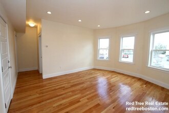 8 Roach St in Boston, MA - Building Photo - Building Photo