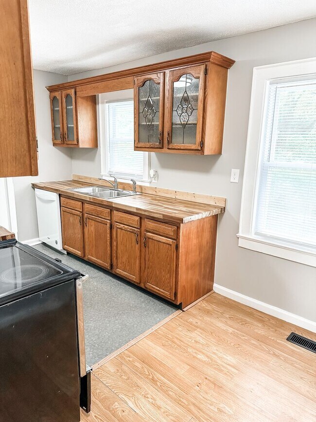 2616 Martin Luther King Jr Ave in Knoxville, TN - Building Photo - Building Photo