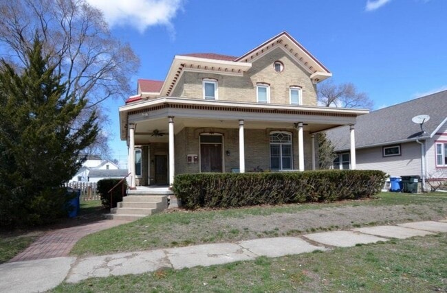115 E Marion St, Unit Lower in Portage, WI - Building Photo - Building Photo