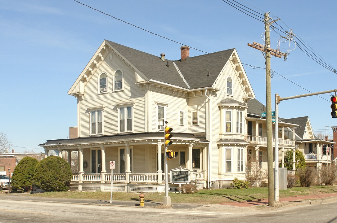 324 Hanover St in Manchester, NH - Building Photo