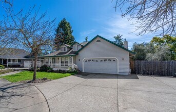 1240 Melissa Ct in Santa Rosa, CA - Building Photo - Building Photo