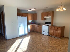 309 E Marietta Ct in Rogers, AR - Foto de edificio - Building Photo