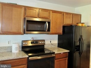 14 Tivoli Lake Ct in Silver Spring, MD - Building Photo - Building Photo