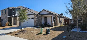 215 Canley Lp in Hutto, TX - Building Photo