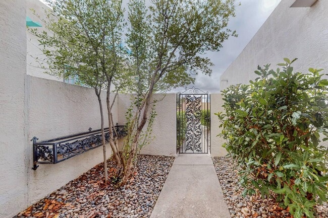 1844 Dartmouth Dr NE in Albuquerque, NM - Building Photo - Building Photo
