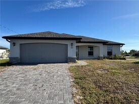 3803 NE 9th Pl in Cape Coral, FL - Building Photo