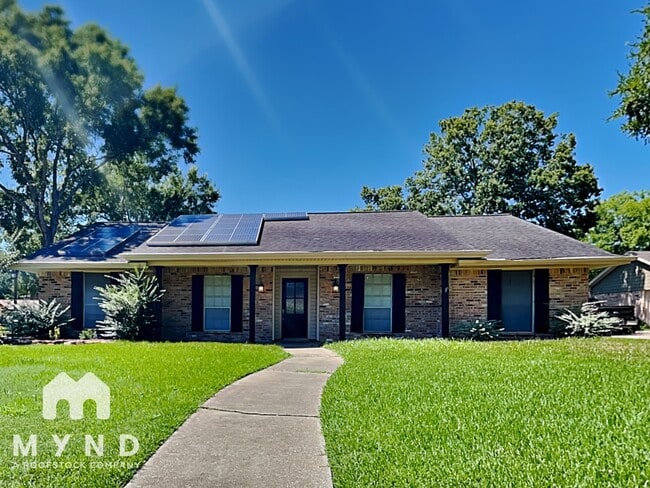 property at 4003 Highknoll Ln