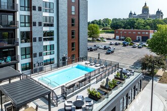 Tempo East Village in Des Moines, IA - Foto de edificio - Building Photo