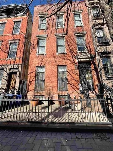 property at 916 Bloomfield St
