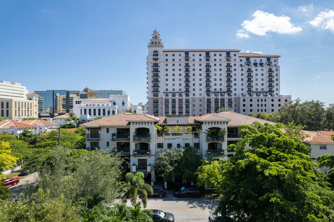 300 Majorca Ave in Coral Gables, FL - Building Photo - Building Photo