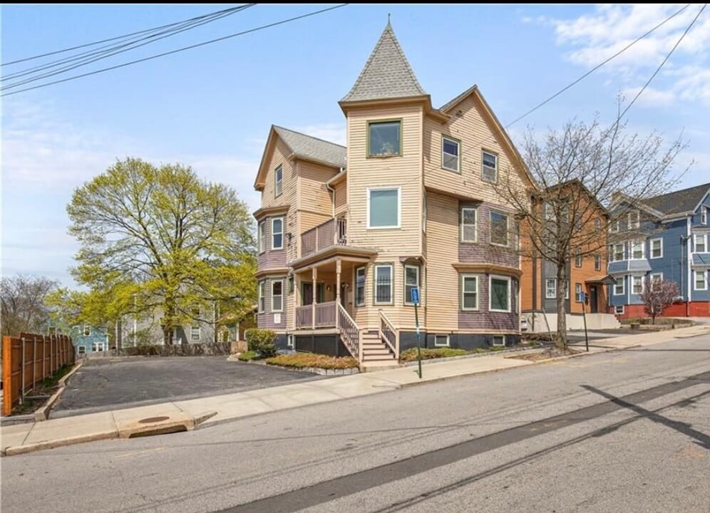 42 Cypress St, Unit Apt 2 in Providence, RI - Building Photo