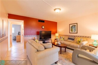 1152 NW 30th Ct-Unit -109 in Fort Lauderdale, FL - Building Photo - Building Photo