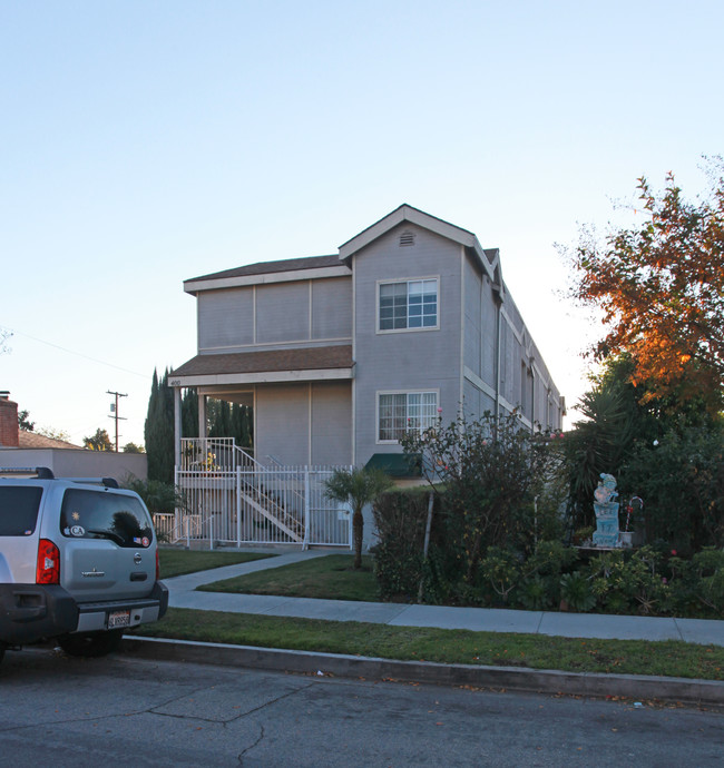 400 Thompson Ave in Glendale, CA - Foto de edificio - Building Photo