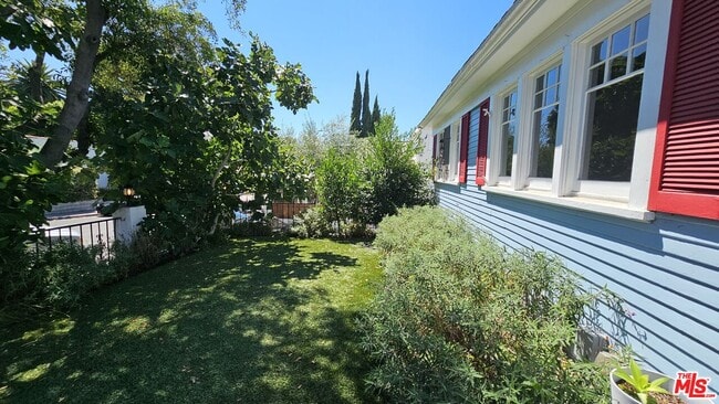 1209 N Genesee Ave in West Hollywood, CA - Building Photo - Building Photo