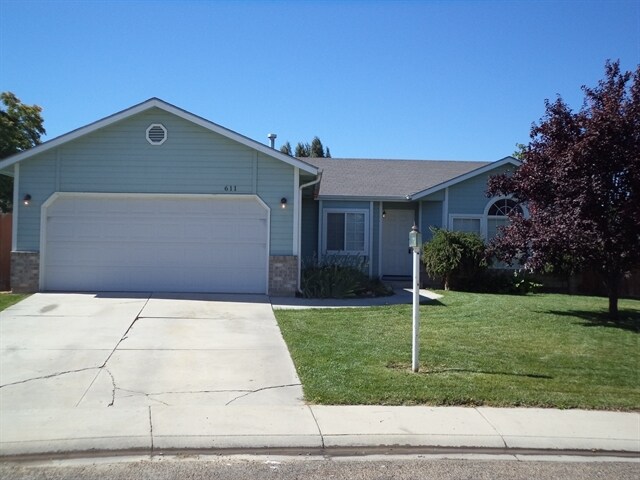 611 Hampton Cir in Caldwell, ID - Building Photo