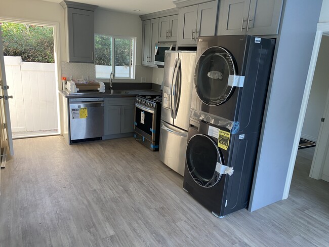 6164 Tampa Ave in Tarzana, CA - Building Photo - Building Photo