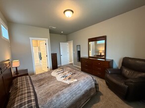 9008 W Caelen Ave in Cheney, WA - Building Photo - Building Photo