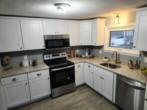 81 Winthrop Pkwy in Revere, MA - Foto de edificio - Building Photo