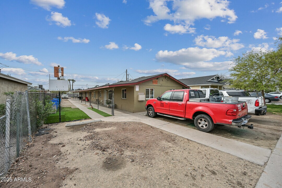 2237 E Taylor St in Phoenix, AZ - Building Photo