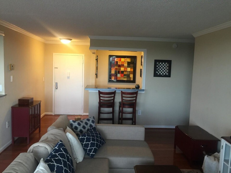 1225 Martha Custis Dr, Unit 907 in Alexandria, VA - Building Photo