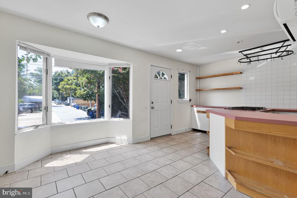 1710 37th St NW in Washington, DC - Building Photo