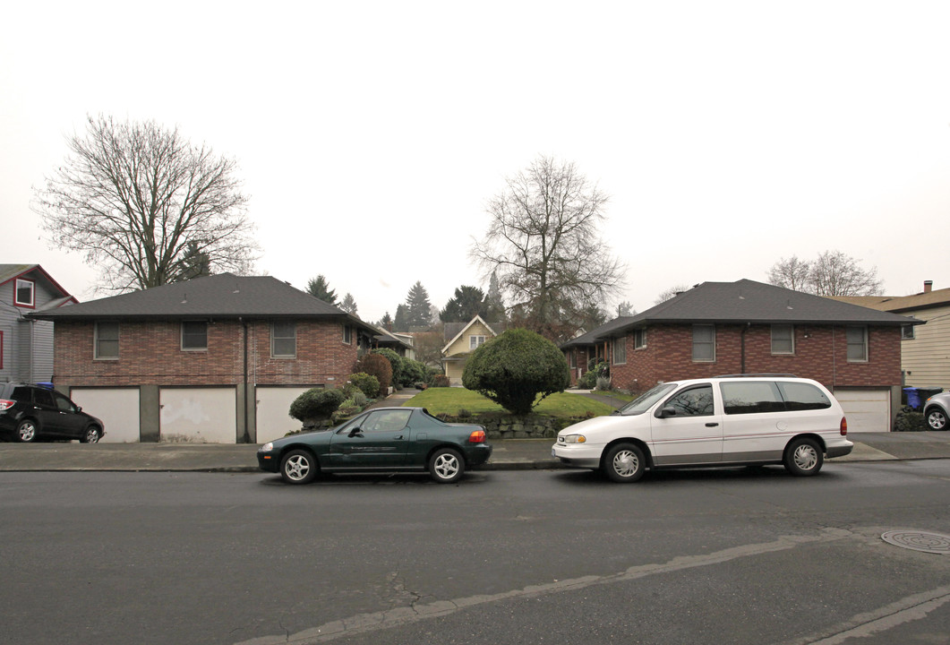 2224-2238 SE Ash St in Portland, OR - Building Photo