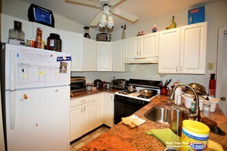 324 Saint Paul St, Unit 4 in Brookline, MA - Building Photo - Building Photo