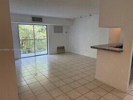 2201 Brickell Ave, Unit 29 in Miami, FL - Building Photo