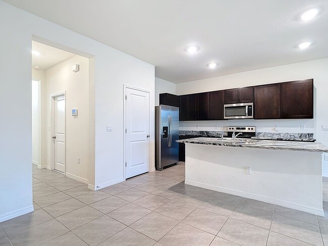 16713 Maude Dr in Wimauma, FL - Building Photo - Building Photo