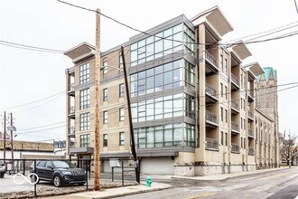 802 N Meridian St in Indianapolis, IN - Building Photo - Building Photo